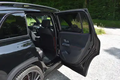 Mercedes-Benz GLB 35 AMG — SUV 7 places sportif, 306 ch et toit panoramique — Thumbnail 23