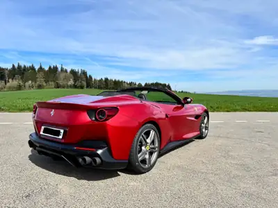 Ferrari Portofino 3.9 V8 T — Cabriolet de prestige, 600 ch et 16'000 km seulement — vista posteriore