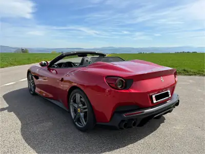 Ferrari Portofino 3.9 V8 T — Cabriolet de prestige, 600 ch et 16'000 km seulement — Miniatura 8