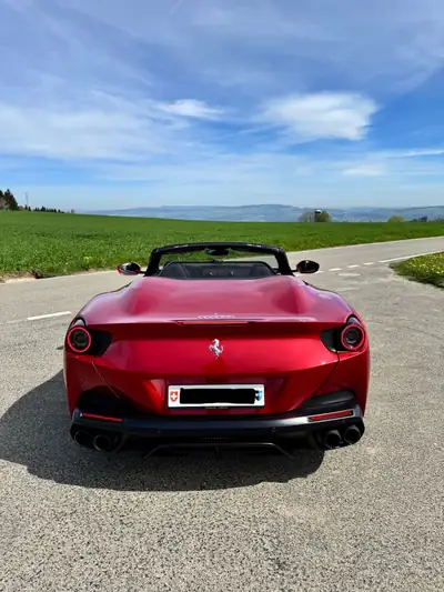 Ferrari Portofino 3.9 V8 T — Cabriolet de prestige, 600 ch et 16'000 km seulement — Miniatura 7