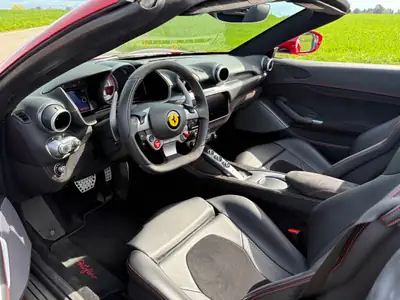 Ferrari Portofino 3.9 V8 T — Cabriolet de prestige, 600 ch et 16'000 km seulement — Miniatura 12