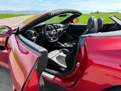Ferrari Portofino 3.9 V8 T — Cabriolet de prestige, 600 ch et 16'000 km seulement — Miniatura 11