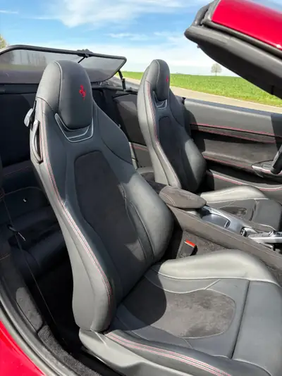 Ferrari Portofino 3.9 V8 T — Cabriolet de prestige, 600 ch et 16'000 km seulement — Miniatura 14