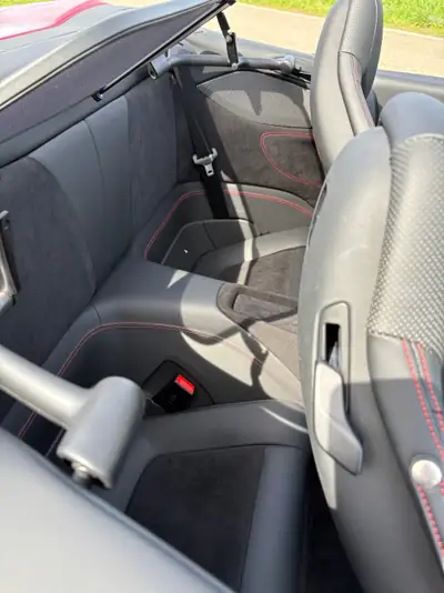 Ferrari Portofino 3.9 V8 T — Cabriolet de prestige, 600 ch et 16'000 km seulement — Miniatura 15