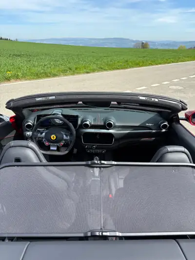 Ferrari Portofino 3.9 V8 T — Cabriolet de prestige, 600 ch et 16'000 km seulement — Miniatura 13