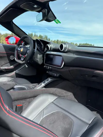 Ferrari Portofino 3.9 V8 T — Cabriolet de prestige, 600 ch et 16'000 km seulement — Miniatura 16