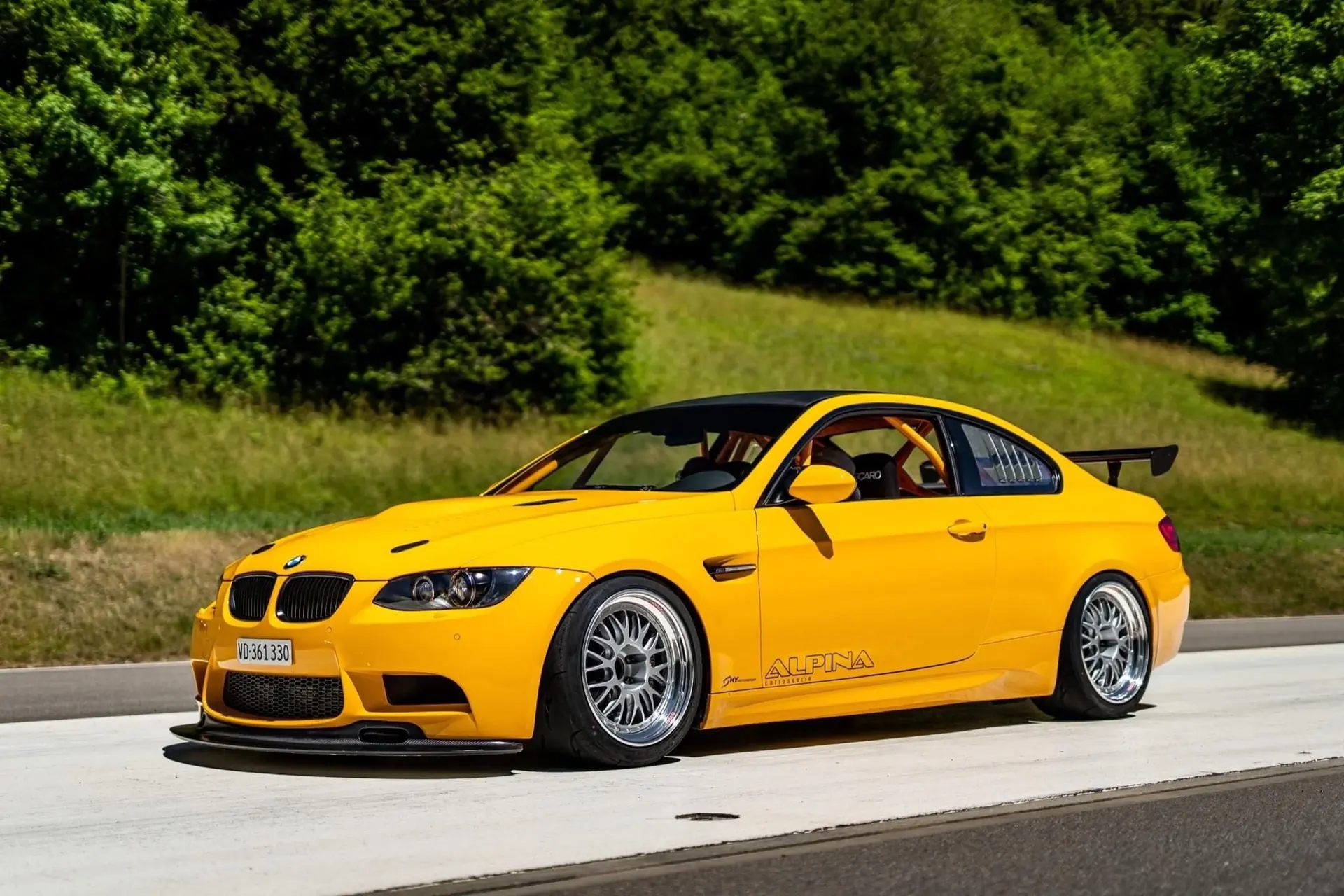 BMW M3 Coupé DSG — Sportive légendaire 420 ch, teinte jaune exclusive — vista esterna