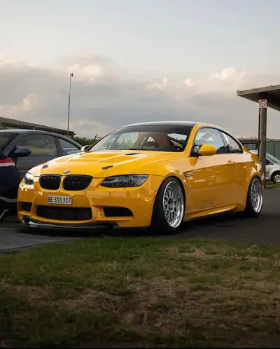 BMW M3 Coupé DSG — Sportive légendaire 420 ch, teinte jaune exclusive — dettaglio