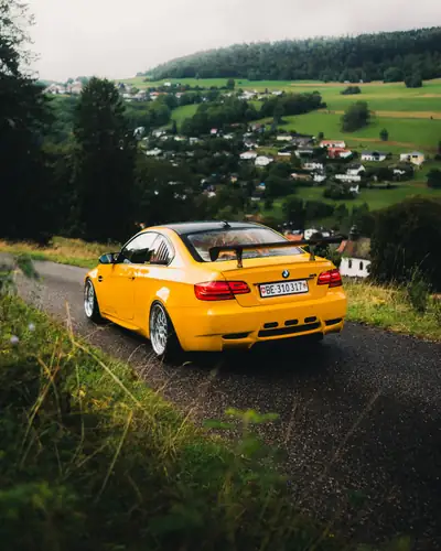 BMW M3 Coupé DSG — Sportive légendaire 420 ch, teinte jaune exclusive — interni
