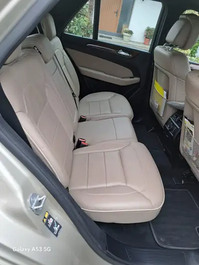 Mercedes-Benz ML 350 BlueTEC 4Matic — SUV premium diesel, 4x4 intégral et sans sinistre — fianco