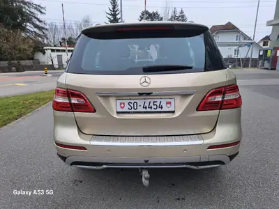 Mercedes-Benz ML 350 BlueTEC 4Matic — SUV premium diesel, 4x4 intégral et sans sinistre — Miniatura 8