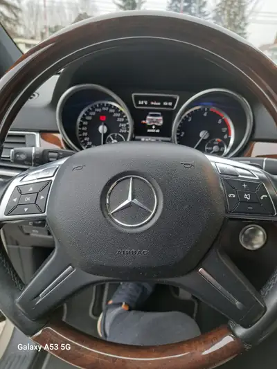 Mercedes-Benz ML 350 BlueTEC 4Matic — SUV premium diesel, 4x4 intégral et sans sinistre — Miniatura 13
