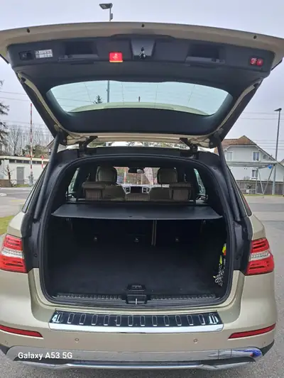 Mercedes-Benz ML 350 BlueTEC 4Matic — SUV premium diesel, 4x4 intégral et sans sinistre — Miniatura 17