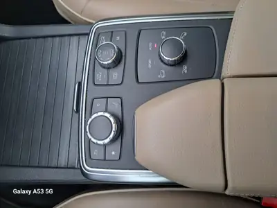 Mercedes-Benz ML 350 BlueTEC 4Matic — SUV premium diesel, 4x4 intégral et sans sinistre — Miniatura 16