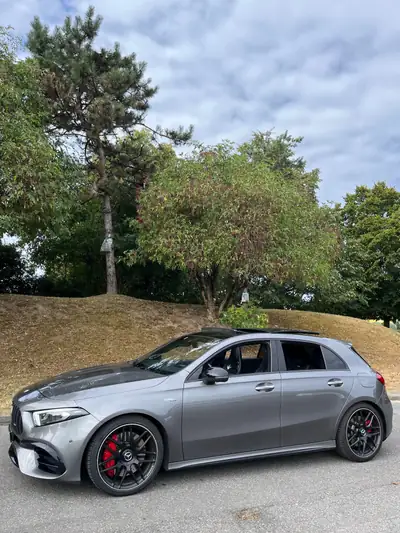 Mercedes-AMG A 45 S 4Matic+ — 422 ch, Haute Performance compacte suivie Mercedes — Heckansicht