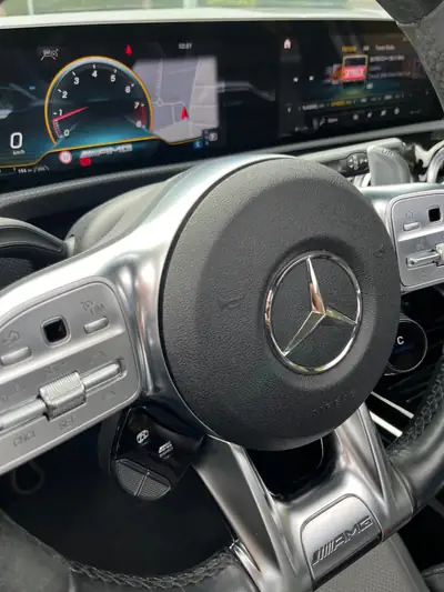 Mercedes-AMG A 45 S 4Matic+ — 422 ch, Haute Performance compacte suivie Mercedes — Miniatur 11