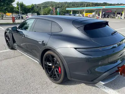 Porsche Taycan 4S Cross Turismo — SUV électrique haute performance, 52 700 km — Seitenansicht