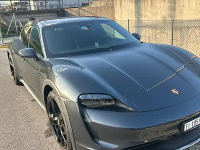 Porsche Taycan 4S Cross Turismo — SUV électrique haute performance, 52 700 km — Innenraum