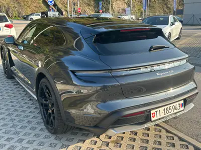 Porsche Taycan 4S Cross Turismo — SUV électrique haute performance, 52 700 km — Detail