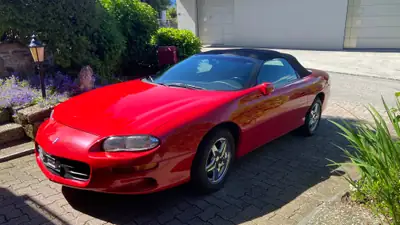 Chevrolet Camaro Convertible 1998 — Cabriolet américain mythique, moteur V6 193 ch — interni