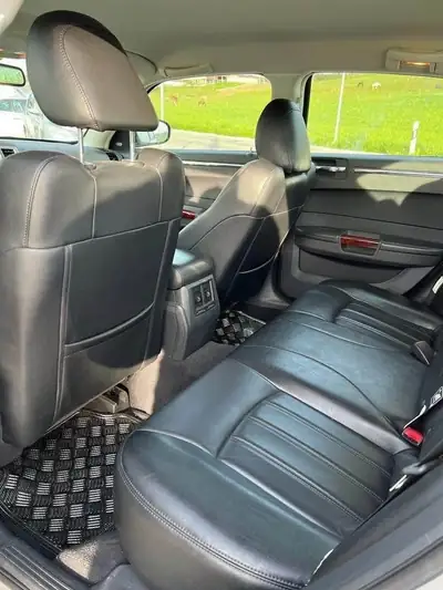 Chrysler 300C 3.5 V6 — Berline américaine prestige, moteur performant et design imposant — cruscotto