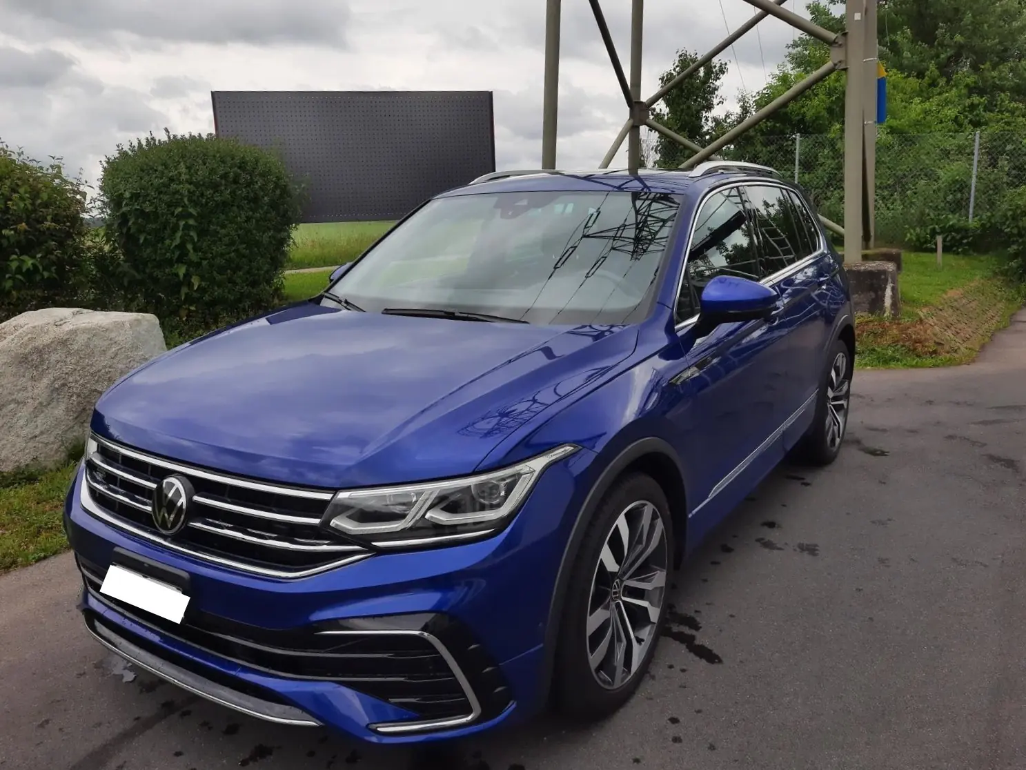 VW Tiguan 2.0 TDI R-Line 4Motion — SUV robuste, 200 ch et transmission intégrale