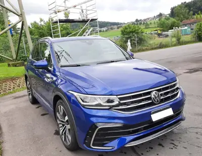 VW Tiguan 2.0 TDI R-Line 4Motion — SUV robuste, 200 ch et transmission intégrale — Heckansicht