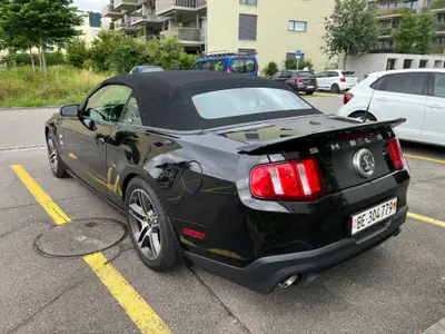 Ford Mustang Shelby GT 500 SVT — Muscle car légendaire, 548 ch cabriolet — fianco