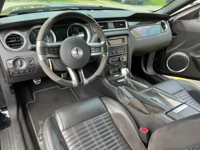 Ford Mustang Shelby GT 500 SVT — Muscle car légendaire, 548 ch cabriolet — Miniatura 8