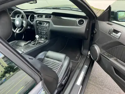 Ford Mustang Shelby GT 500 SVT — Muscle car légendaire, 548 ch cabriolet — Miniatura 12