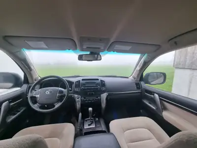 Toyota Land Cruiser 200 V8 4.5 D-4D — Le SUV 7 places robuste aux 90'000 km — arrière