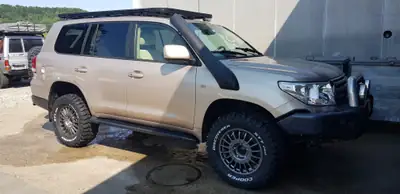 Toyota Land Cruiser 200 V8 4.5 D-4D — Le SUV 7 places robuste aux 90'000 km — côté