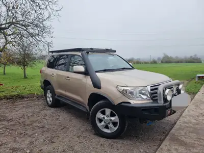Toyota Land Cruiser 200 V8 4.5 D-4D — Le SUV 7 places robuste aux 90'000 km — intérieur