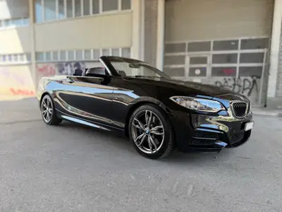 BMW M235i xDrive Cabriolet — 326 ch, Quatre roues motrices, Roadster sportif — intérieur
