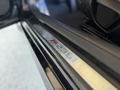 BMW M235i xDrive Cabriolet — 326 ch, Quatre roues motrices, Roadster sportif — Miniature 8