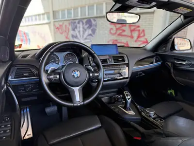 BMW M235i xDrive Cabriolet — 326 ch, Quatre roues motrices, Roadster sportif — Miniature 9