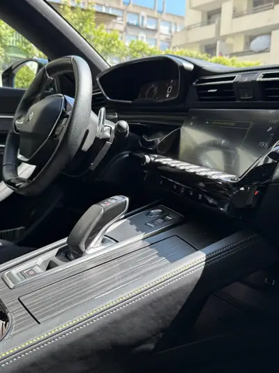 Peugeot 508 SW Hybrid4 360 e — Break hybride rechargeable, 31 000 km seulement — Miniature 13