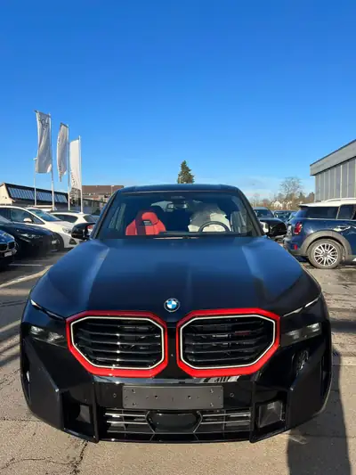 BMW XM xDrive PHEV — SUV haute performance hybride rechargeable, édition limitée 1/500 — vue extérieure
