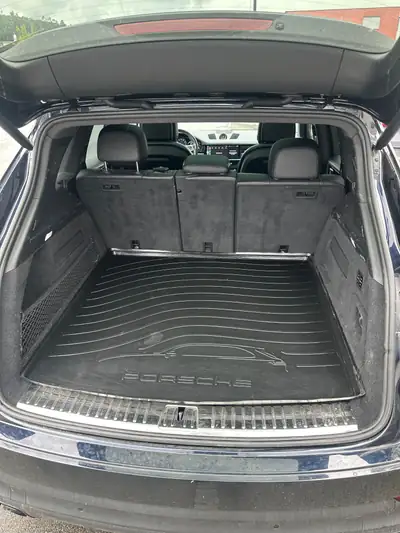Porsche Cayenne E-Hybrid — SUV haute performance, technologie hybride rechargeable — Miniatura 12