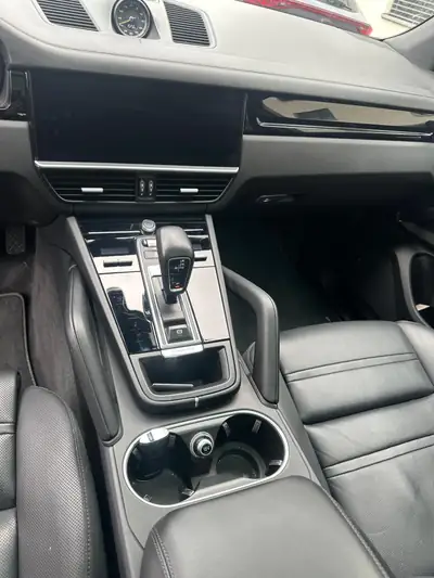 Porsche Cayenne E-Hybrid — SUV haute performance, technologie hybride rechargeable — Miniatura 14