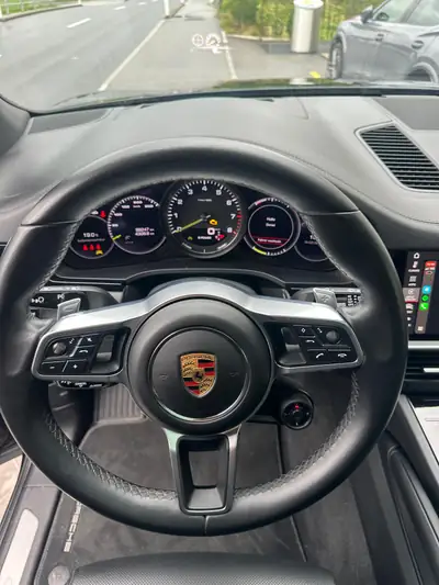 Porsche Cayenne E-Hybrid — SUV haute performance, technologie hybride rechargeable — Miniatura 16