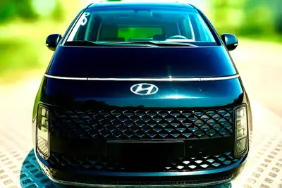 Hyundai Staria Premium 2.2 CRDi 4WD — Monospace 7 places robuste, 201 500 km — Seitenansicht