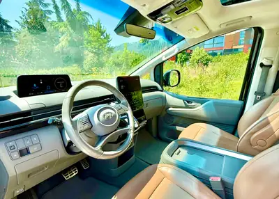 Hyundai Staria Premium 2.2 CRDi 4WD — Monospace 7 places robuste, 201 500 km — Miniatur 8