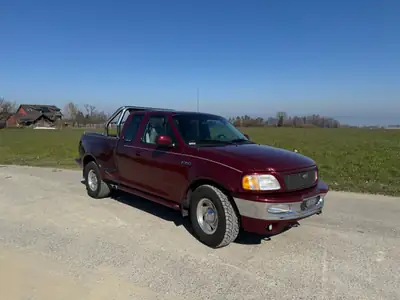 Ford F-150 Pickup — Légendaire américain 4x4, motorisation 250 ch et équipement Laramie cuir — Innenraum