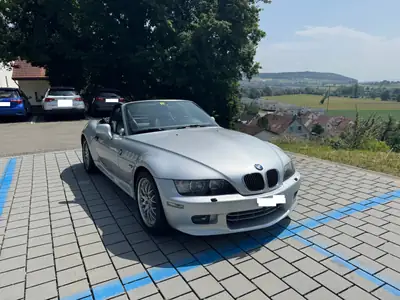 BMW Z3 3.0i Roadster 2001 — Cabriolet sportif essence, 231 ch et transmission manuelle — Heckansicht