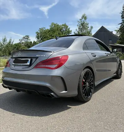 Mercedes-Benz CLA 45 AMG 4Matic — 360 ch, Performance et élégance sportive — interior