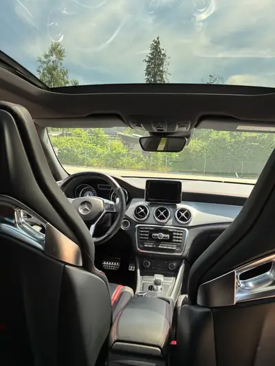 Mercedes-Benz CLA 45 AMG 4Matic — 360 ch, Performance et élégance sportive — Thumbnail 9