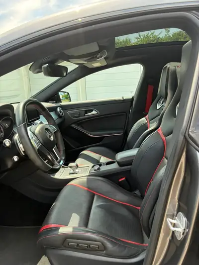 Mercedes-Benz CLA 45 AMG 4Matic — 360 ch, Performance et élégance sportive — Thumbnail 7
