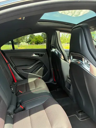 Mercedes-Benz CLA 45 AMG 4Matic — 360 ch, Performance et élégance sportive — Thumbnail 10