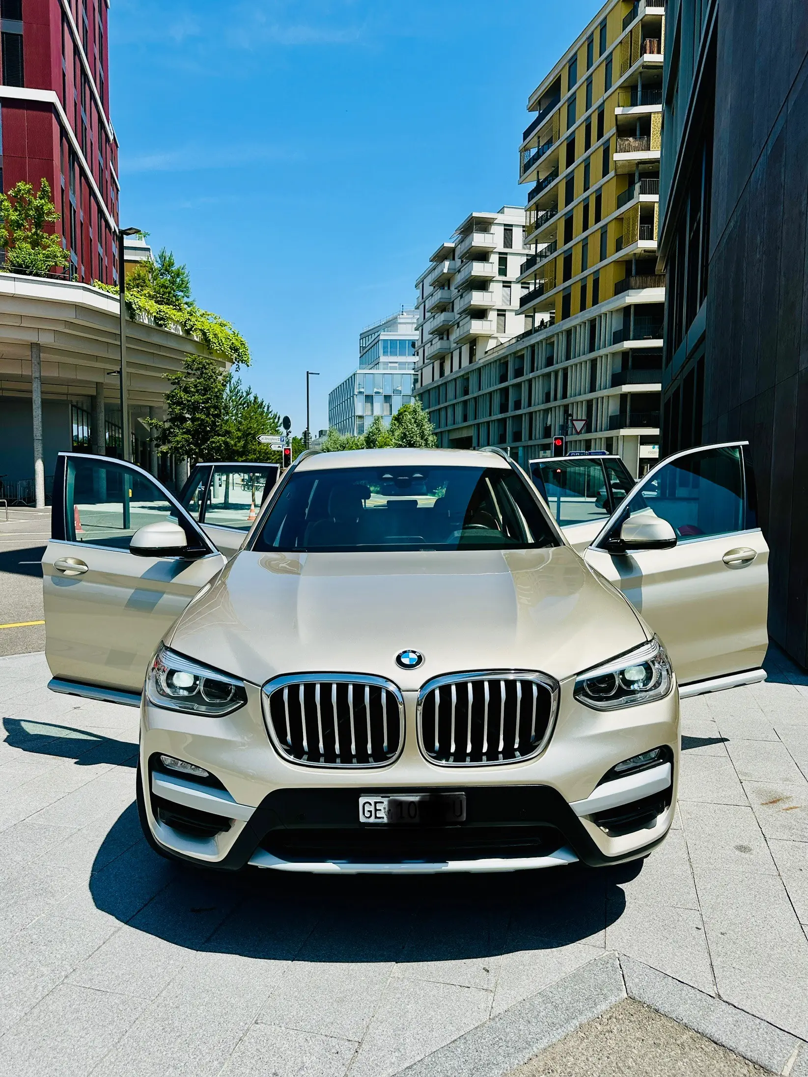 BMW X3 xDrive 20i — SUV polyvalent avec jantes M et teinte Individual exclusive — Außenansicht